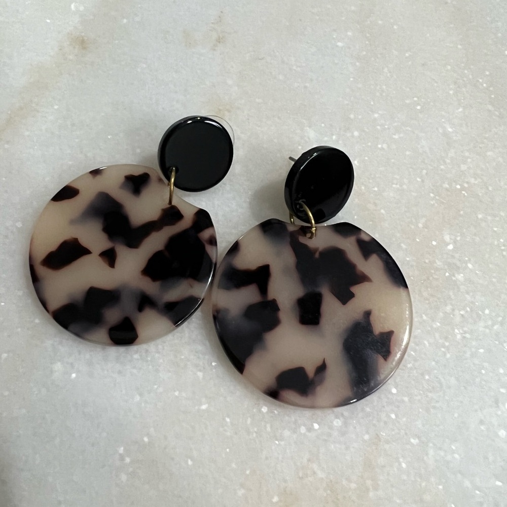 Light Tortoise Print Earrings - New without tags